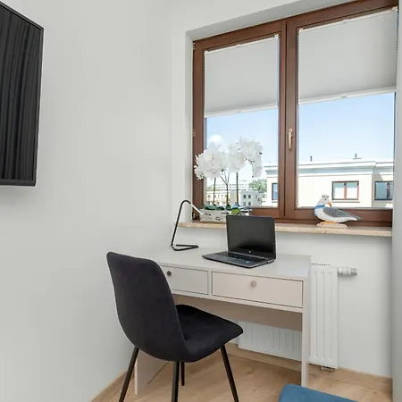 Luksusowy Z 4 Sypialniami, Klimatyzacja I Biurkiem W Gdansku By Renters Apartament
