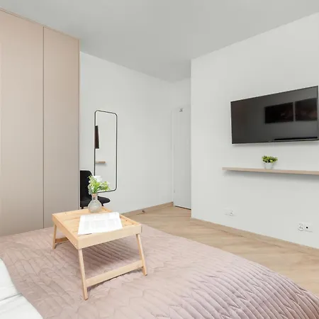 Apartment Luksusowy Z 4 Sypialniami, Klimatyzacja I Biurkiem W Gdansku By Renters *