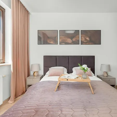 Luksusowy Z 4 Sypialniami, Klimatyzacja I Biurkiem W Gdansku By Renters Apartment *