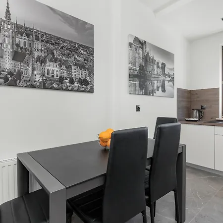 Luksusowy Z 4 Sypialniami, Klimatyzacja I Biurkiem W Gdansku By Renters Apartament