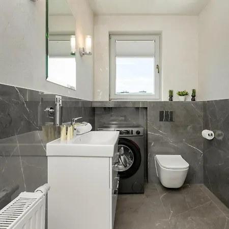 Apartament Luksusowy Z 4 Sypialniami, Klimatyzacja I Biurkiem W Gdansku By Renters