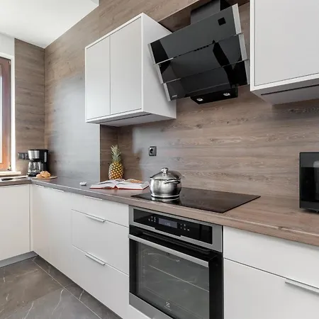Luksusowy Z 4 Sypialniami, Klimatyzacja I Biurkiem W Gdansku By Renters * Gdansk