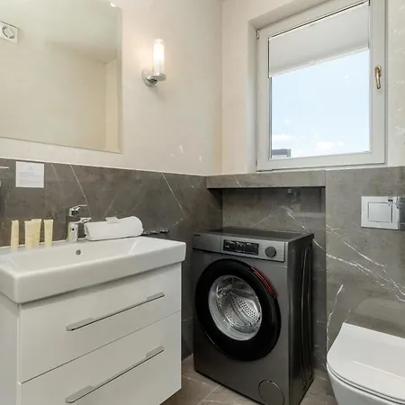 Luksusowy Z 4 Sypialniami, Klimatyzacja I Biurkiem W Gdansku By Renters Apartment Gdansk