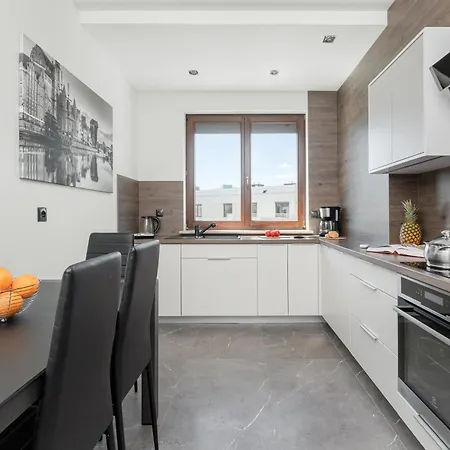 Luksusowy Z 4 Sypialniami, Klimatyzacja I Biurkiem W Gdansku By Renters Apartment Gdansk