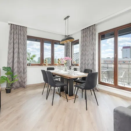 Luksusowy Z 4 Sypialniami, Klimatyzacja I Biurkiem W Gdansku By Renters Gdansk