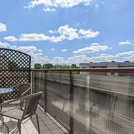 Apartament Luksusowy Z 4 Sypialniami, Klimatyzacja I Biurkiem W Gdansku By Renters *